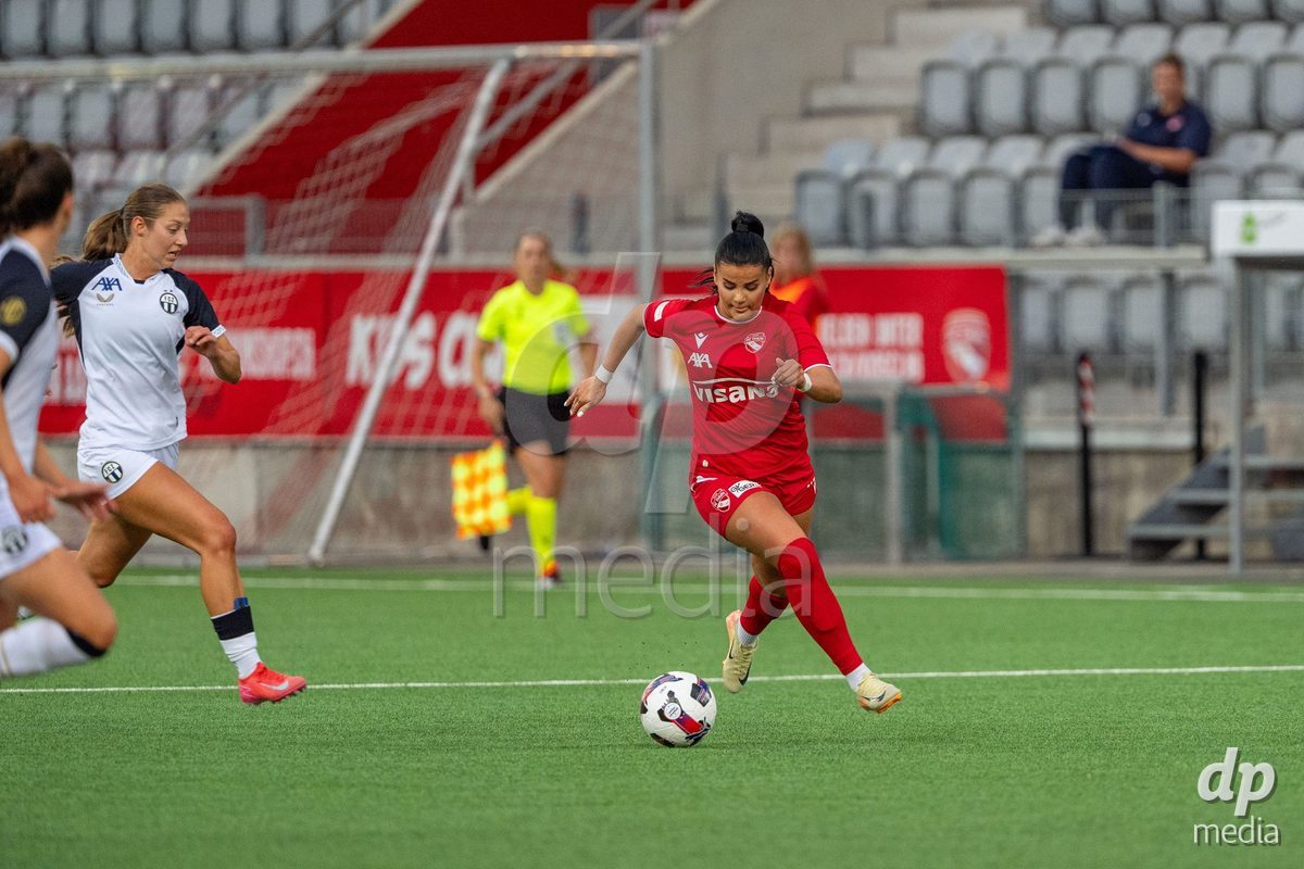 Switzerland: AXA Womens Super League 2025/26, FC Thun vs FC Zurich - Stockhorn Arena, Thun: Mimoza Hamidi (7 Thun) in action