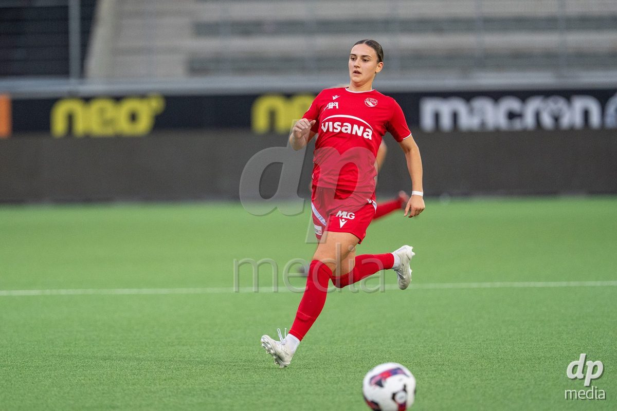 Switzerland: AXA Womens Super League 2025/26, FC Thun vs FC Zurich - Stockhorn Arena, Thun: Jael Jost (77 Thun) in action