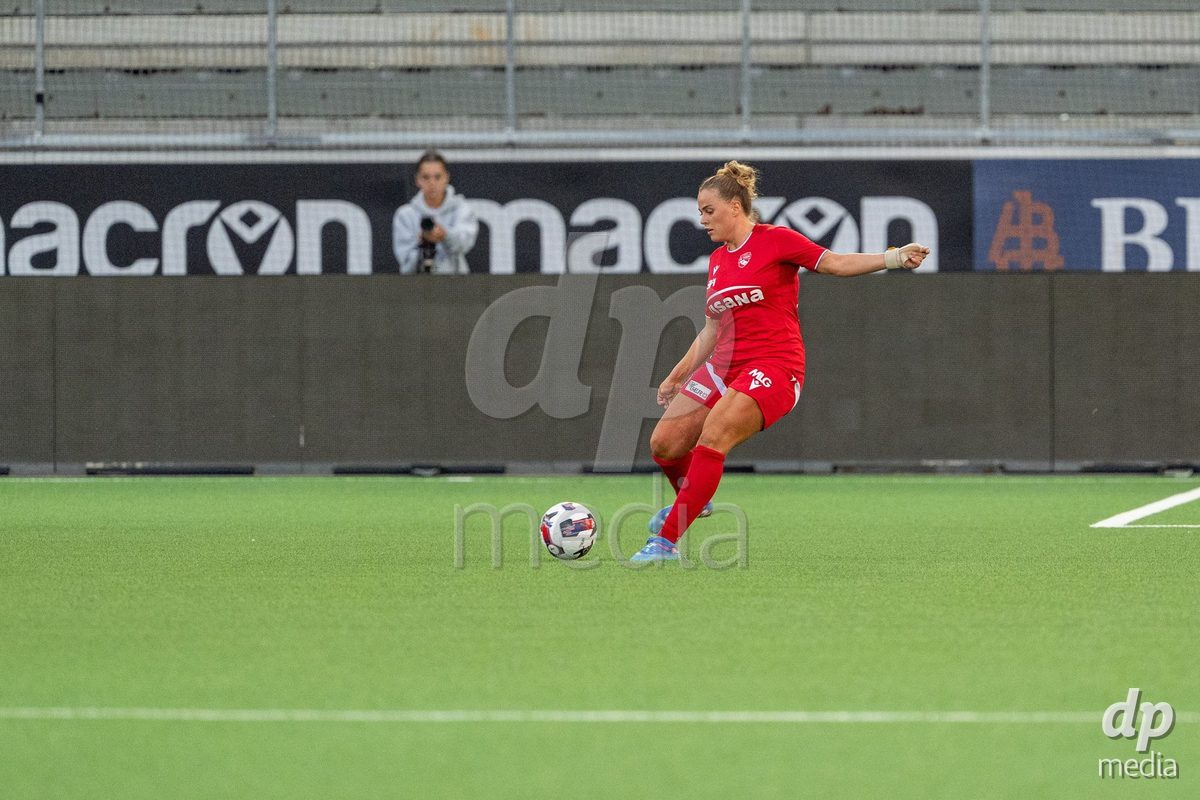 Switzerland: AXA Womens Super League 2025/26, FC Thun vs FC Zurich - Stockhorn Arena, Thun: Alana Burkhart (22 Thun) in action