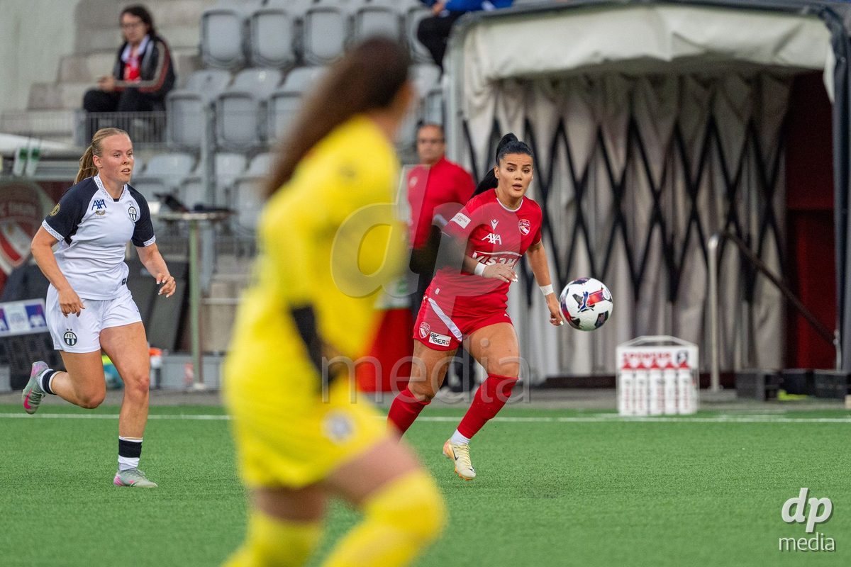Switzerland: AXA Womens Super League 2025/26, FC Thun vs FC Zurich - Stockhorn Arena, Thun: Mimoza Hamidi (7 Thun) in action