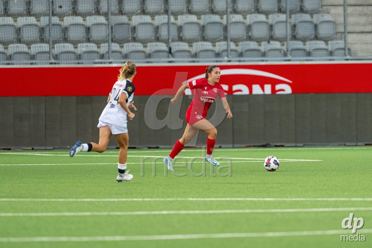 Switzerland: AXA Womens Super League 2025/26, FC Thun vs FC Zurich - Stockhorn Arena, Thun: Alisha Heiniger (6 Thun) in action