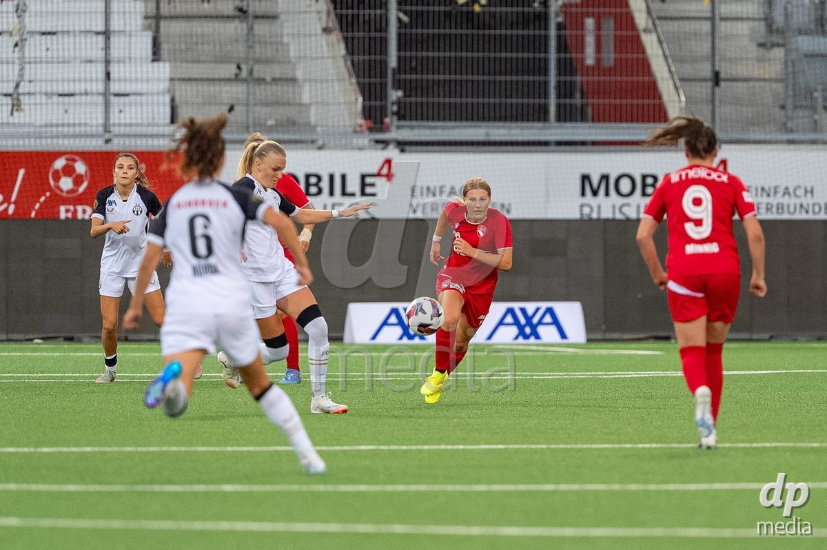 Switzerland: AXA Womens Super League 2025/26, FC Thun vs FC Zurich - Stockhorn Arena, Thun: Lara Colpi (17 Thun) in action