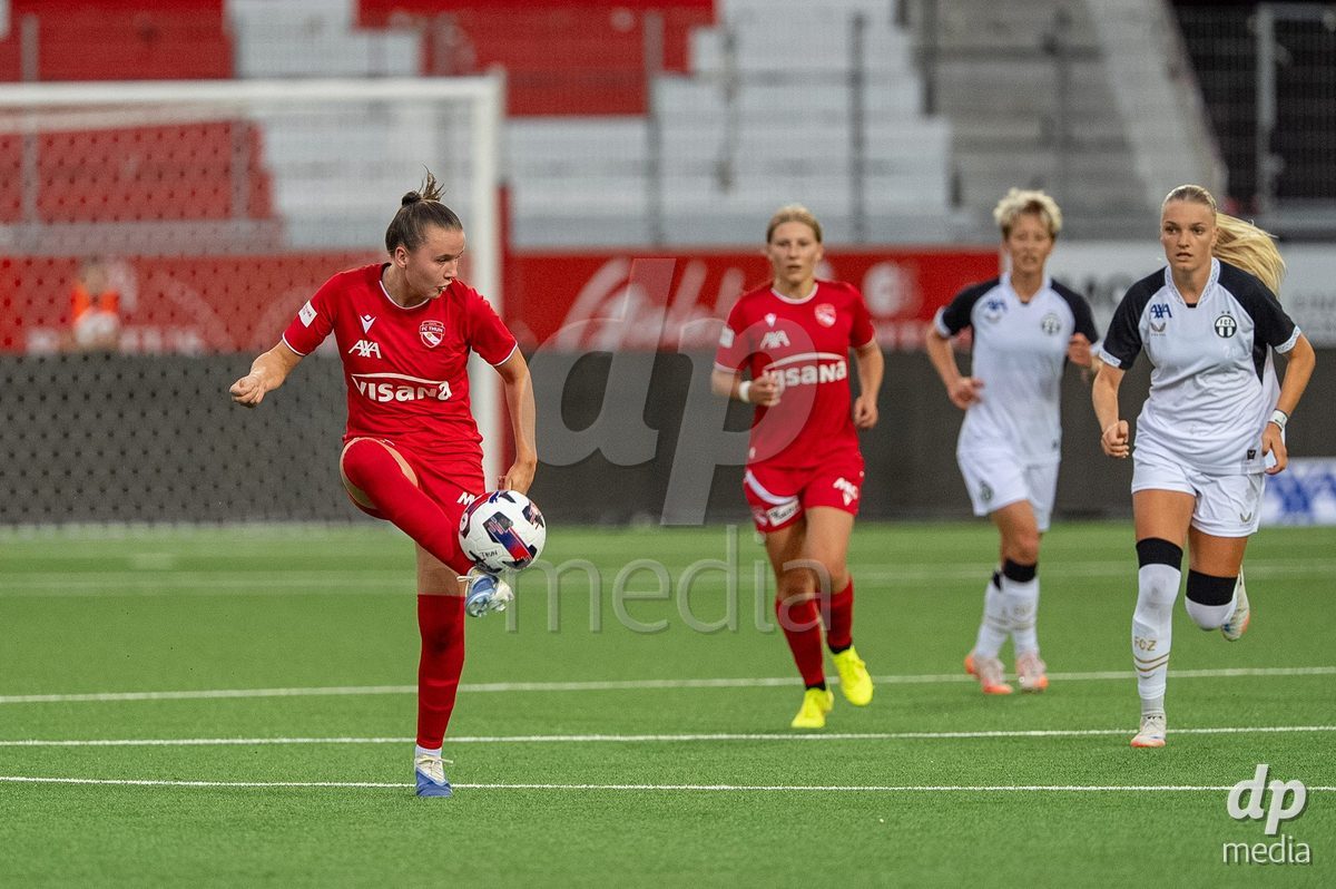 Switzerland: AXA Womens Super League 2025/26, FC Thun vs FC Zurich - Stockhorn Arena, Thun: Janine Minnig (9 Thun) in action