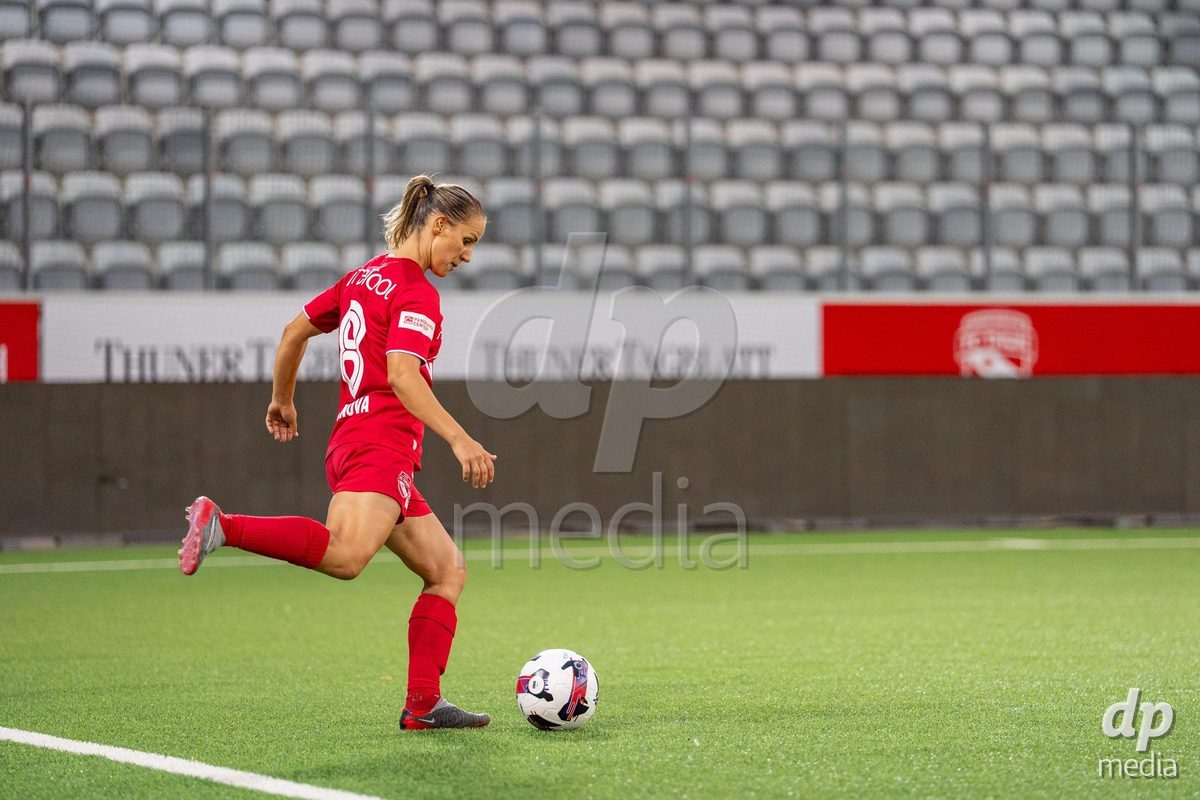 Switzerland: AXA Womens Super League 2025/26, FC Thun vs FC Zurich - Stockhorn Arena, Thun: Simona Rumyanova Petkova (8 Thun) in action