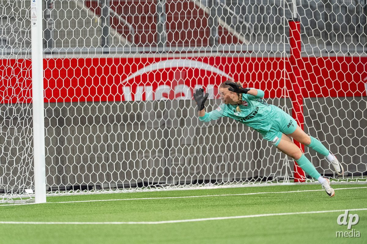 Switzerland: AXA Womens Super League 2025/26, FC Thun vs FC Zurich - Stockhorn Arena, Thun: Daria Willimann (16 Thun) in action