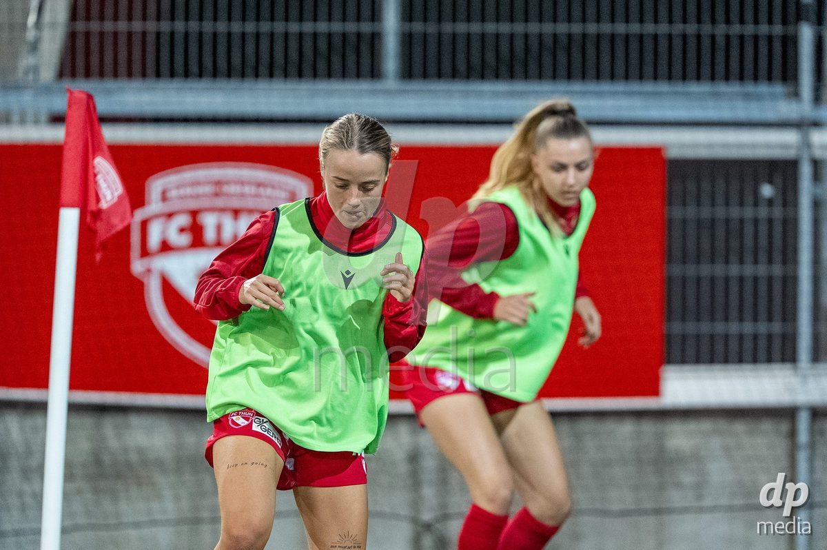 Switzerland: AXA Womens Super League 2025/26, FC Thun vs FC Zurich - Stockhorn Arena, Thun: Maelle Raetzo (30 Thun) at warm up