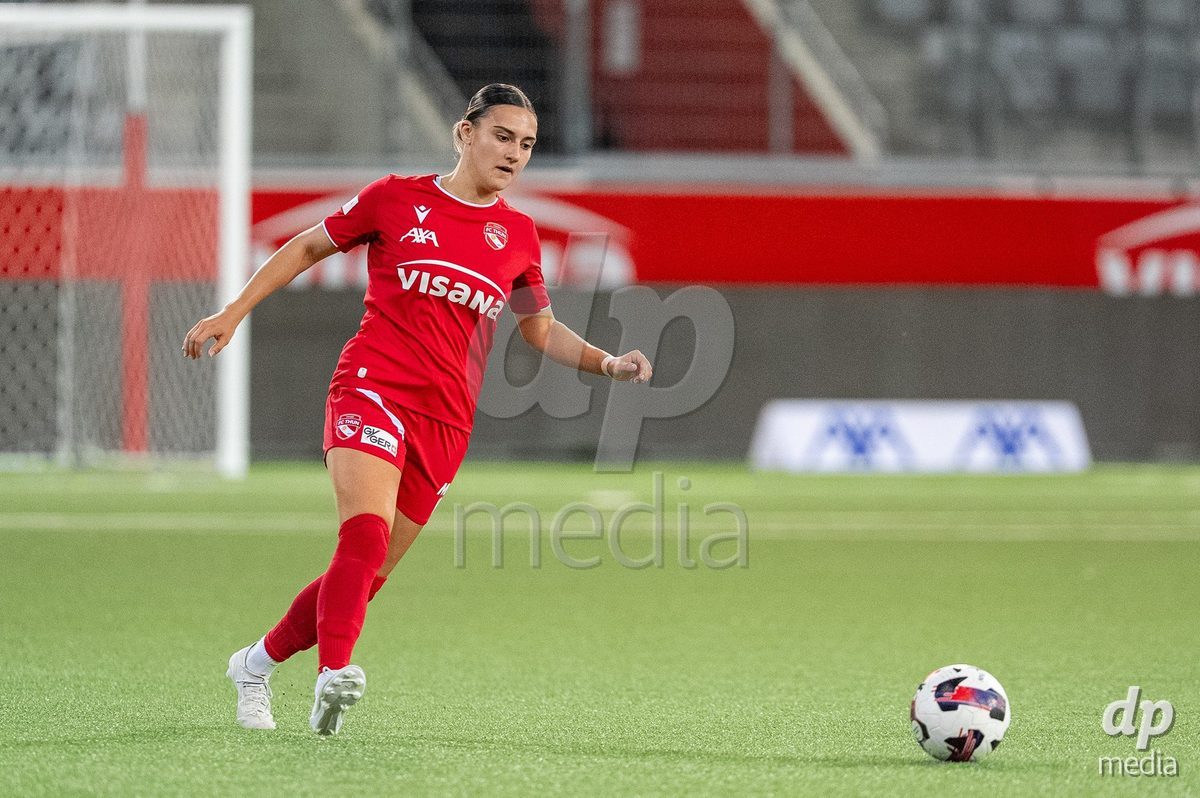 Switzerland: AXA Womens Super League 2025/26, FC Thun vs FC Zurich - Stockhorn Arena, Thun: Jael Jost (77 Thun) in action