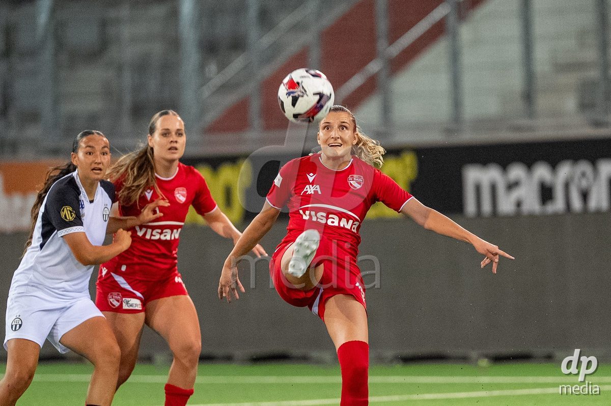 Switzerland: AXA Womens Super League 2025/26, FC Thun vs FC Zurich - Stockhorn Arena, Thun: Celine Batschelet (70 Thun)