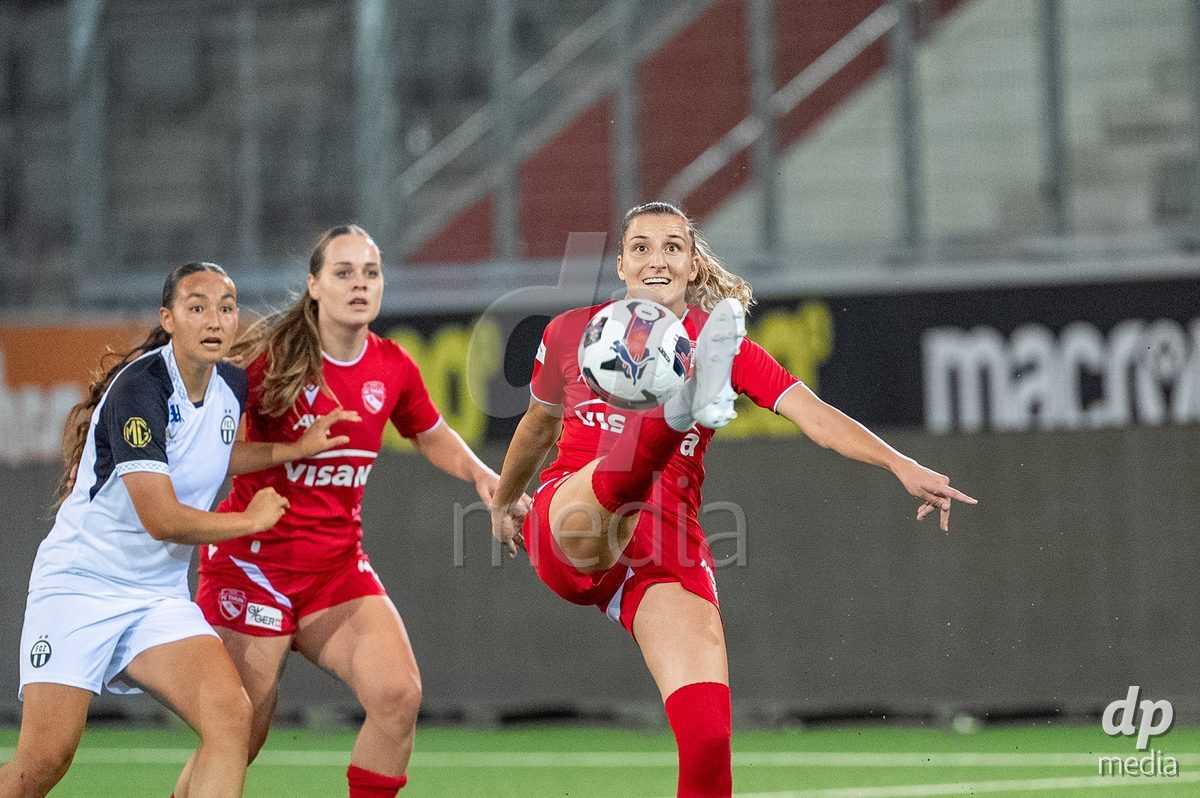 Switzerland: AXA Womens Super League 2025/26, FC Thun vs FC Zurich - Stockhorn Arena, Thun: Celine Batschelet (70 Thun) in action