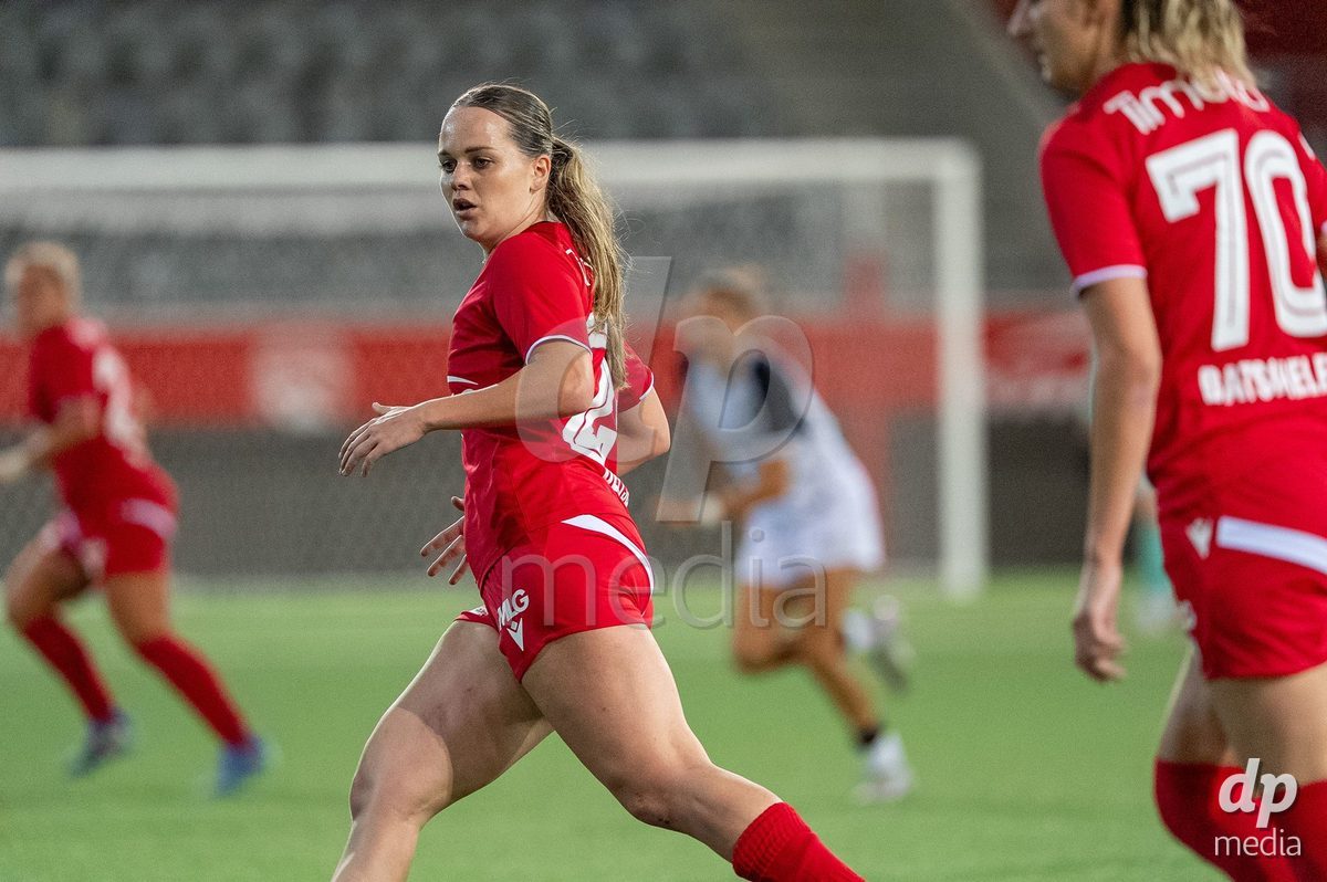 Switzerland: AXA Womens Super League 2025/26, FC Thun vs FC Zurich - Stockhorn Arena, Thun: Rilana Ueltschi (29 Thun)