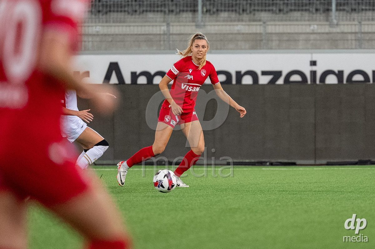 Switzerland: AXA Womens Super League 2025/26, FC Thun vs FC Zurich - Stockhorn Arena, Thun: Celine Schmid (34 Thun) in action