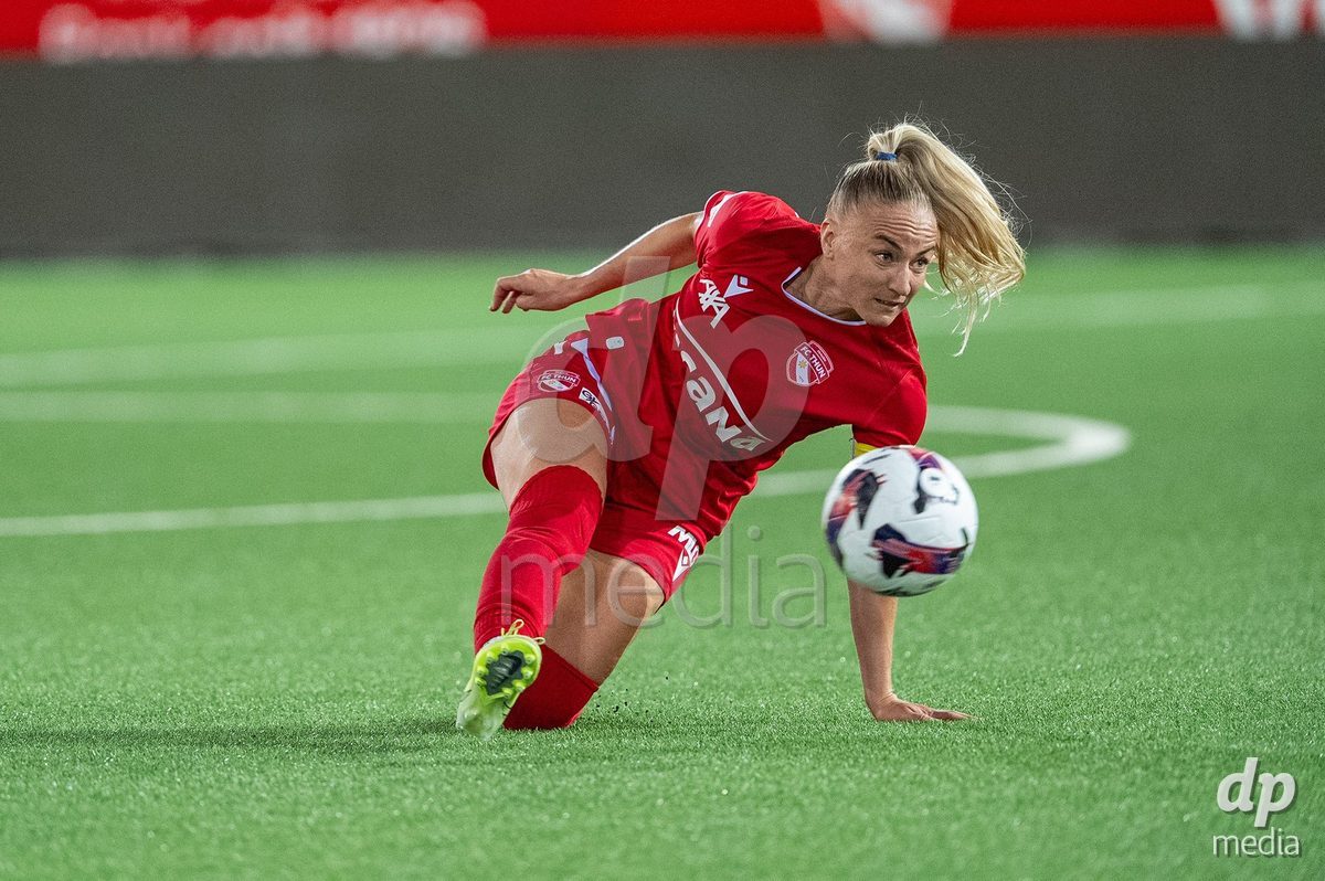 Switzerland: AXA Womens Super League 2025/26, FC Thun vs FC Zurich - Stockhorn Arena, Thun: Shenia Schmid (61 Thun) in action