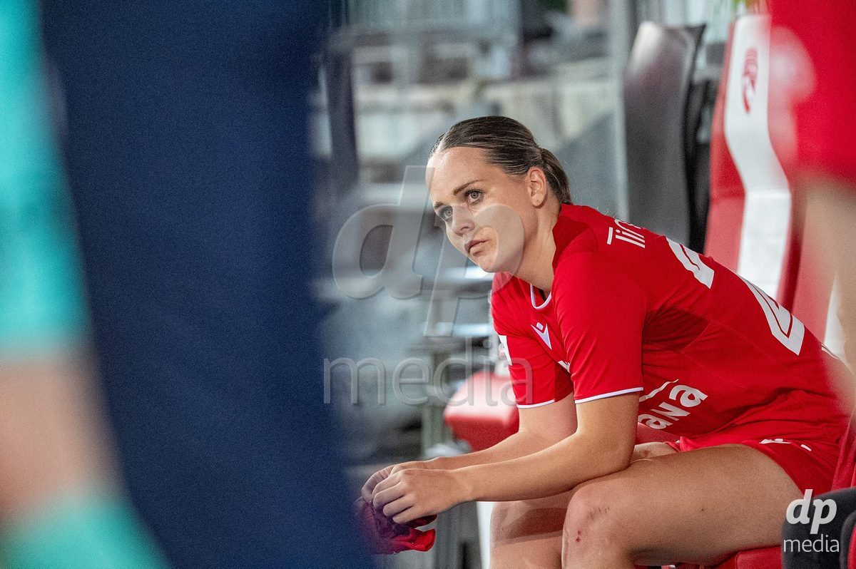 Switzerland: AXA Womens Super League 2025/26, FC Thun vs FC Zurich - Stockhorn Arena, Thun: Rilana Ueltschi (29 Thun) looks dejected and disappointed after the game
