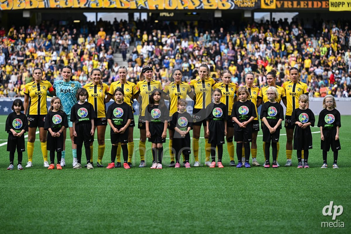 17/05/2025, Bern, Stadion Wankdorf, Women's Super League Final 2: BSC YB Frauen - GC Frauenfussball,  #15 Leana Zaugg (BSC YB Frauen), #8 Noa Linn Munger (BSC YB Frauen), #10 Iman Beney (BSC YB Frauen), #26 Laura Frey (BSC YB Frauen), #24 Lisa Josten (BSC YB Frauen)