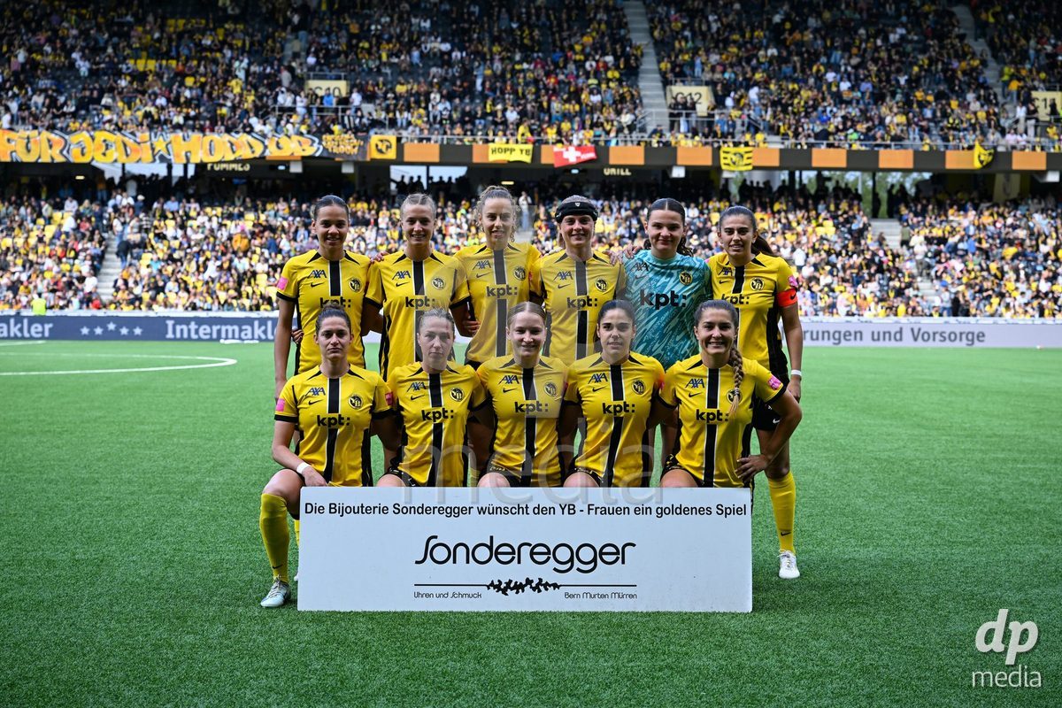 17/05/2025, Bern, Stadion Wankdorf, Women's Super League Final 2: BSC YB Frauen - GC Frauenfussball,  team photo BSC YB Frauen. First row from left: Wibke Meister, Lisa Josten, Noa Linn Munger, Laura Frey, Courtney Strode. Second row from left: Iman Beney, Athena Kuehn, Leana Zaugg, Wielle Douma, Tamara Biedermann, Stephanie Waeber
