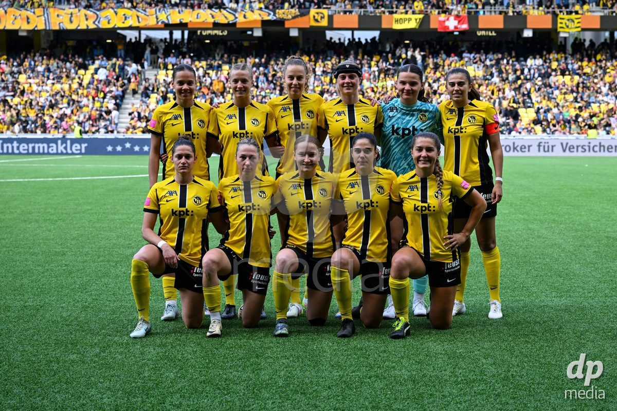 17/05/2025, Bern, Stadion Wankdorf, Women's Super League Final 2: BSC YB Frauen - GC Frauenfussball,  team photo BSC YB Frauen. First row from left: Wibke Meister, Lisa Josten, Noa Linn Munger, Laura Frey, Courtney Strode. Second row from left: Iman Beney, Athena Kuehn, Leana Zaugg, Wielle Douma, Tamara Biedermann, Stephanie Waeber
