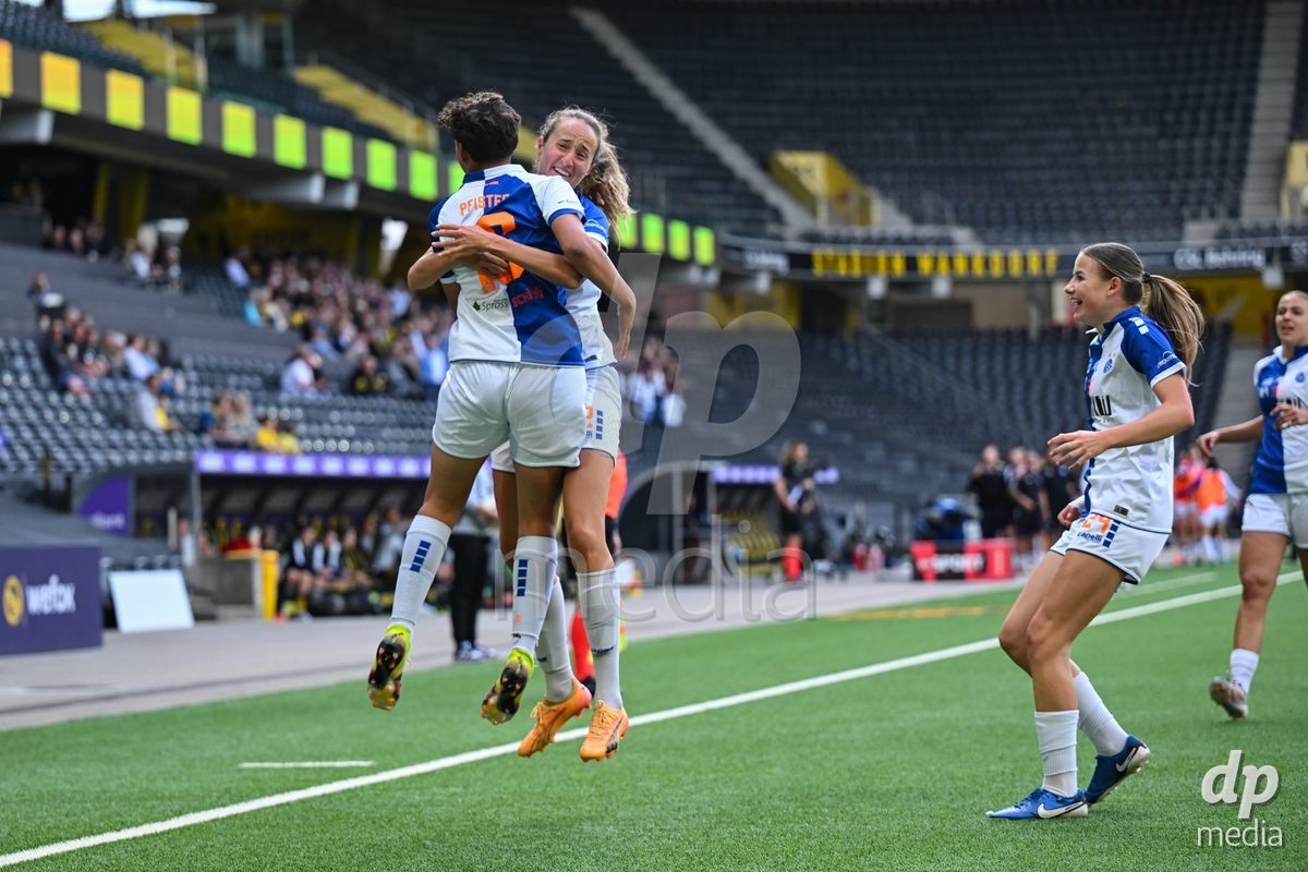 17/05/2025, Bern, Stadion Wankdorf, Women's Super League Final 2: BSC YB Frauen - GC Frauenfussball, #16 Emanuela Pfister (Grasshopper Club Zurich) celebrates her goal  #32 Tamar Dongus (Grasshopper Club Zurich, left) and #24 Giulia Looser (Grasshopper Club Zurich, right)