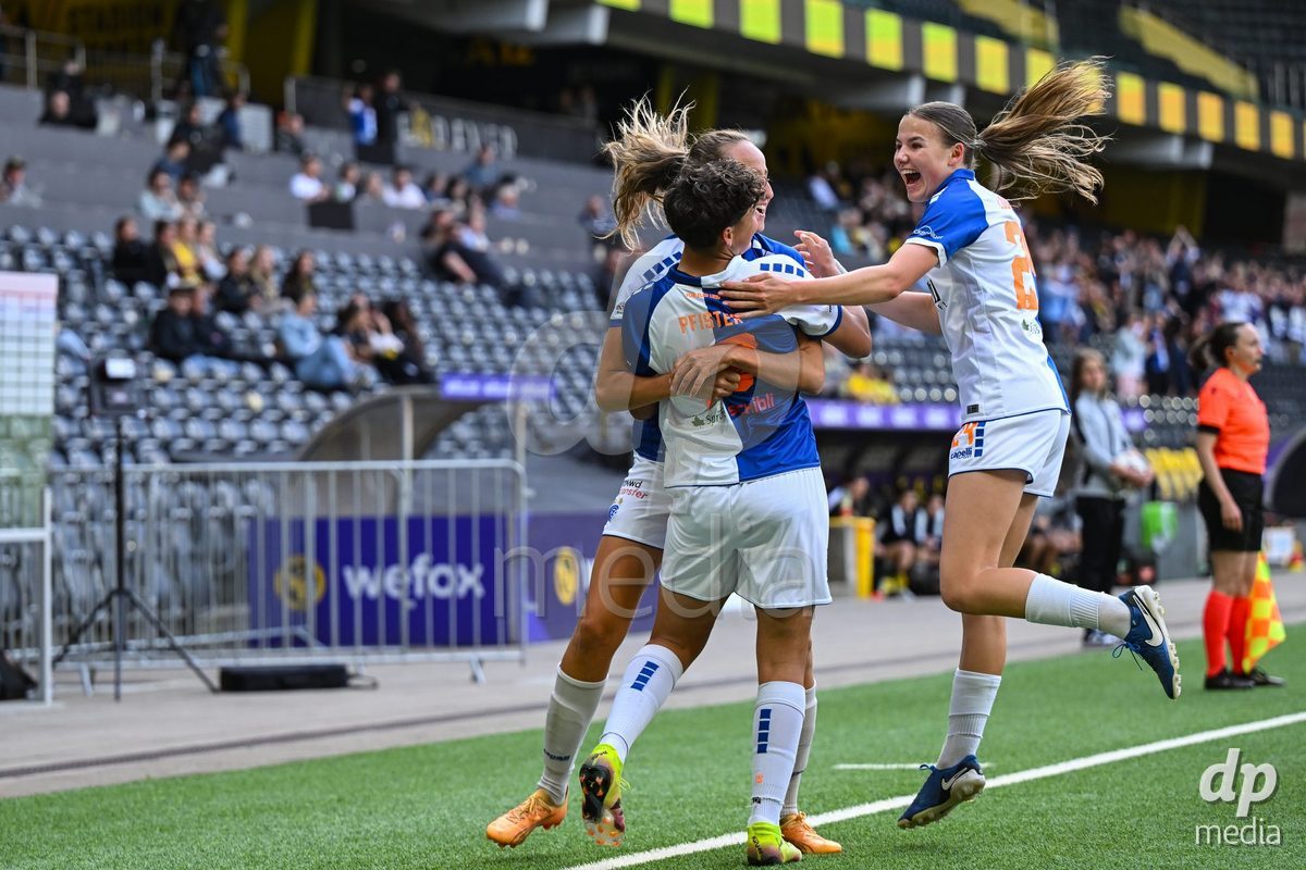 17/05/2025, Bern, Stadion Wankdorf, Women's Super League Final 2: BSC YB Frauen - GC Frauenfussball, #16 Emanuela Pfister (Grasshopper Club Zurich) celebrates her goal  #32 Tamar Dongus (Grasshopper Club Zurich, left) and #24 Giulia Looser (Grasshopper Club Zurich, right)