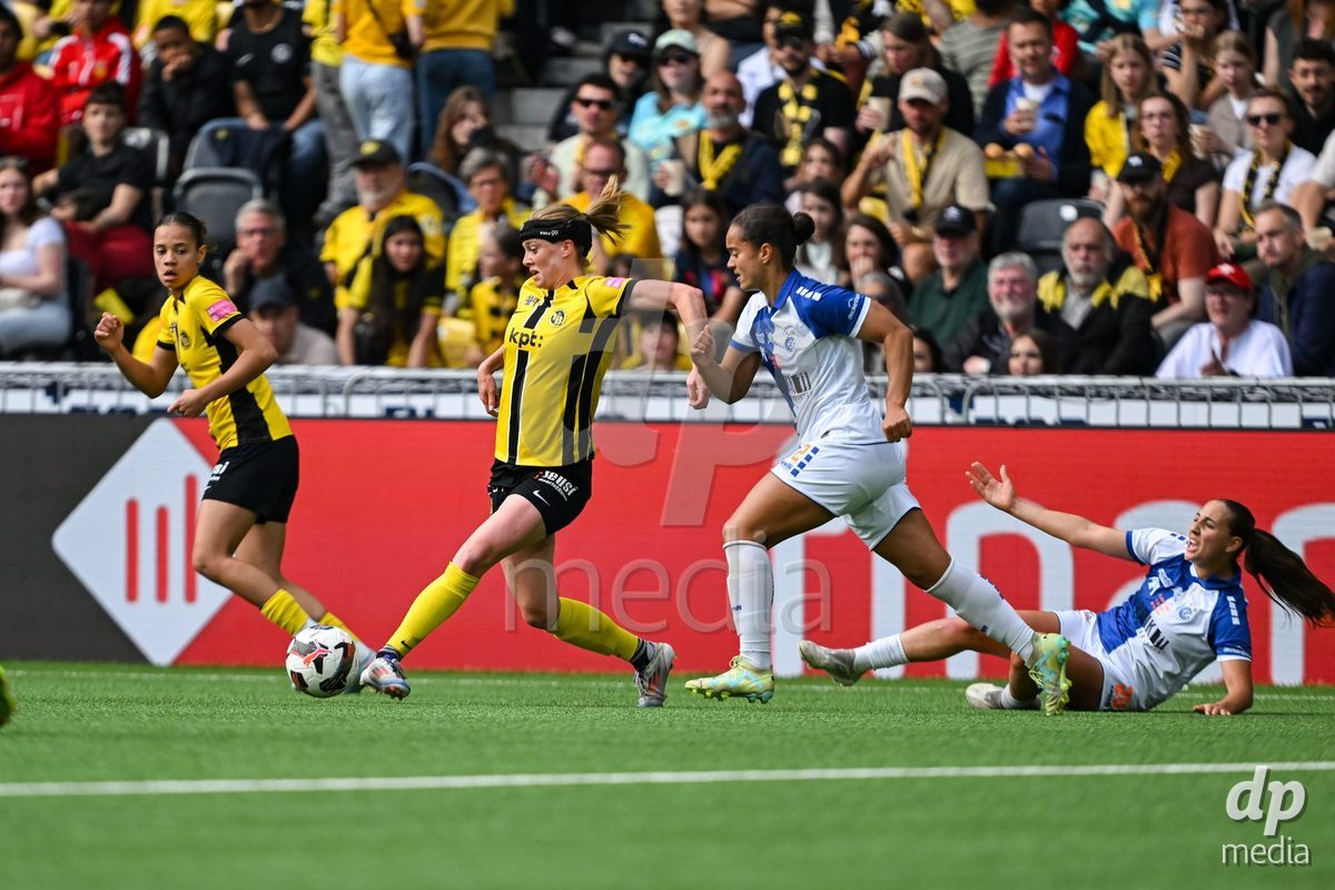 17/05/2025, Bern, Stadion Wankdorf, Women's Super League Final 2: BSC YB Frauen - GC Frauenfussball, #23 Wianda Ellen Douma (Young Boys) in duel with #12 Kayla Jay Mckenna (GC)