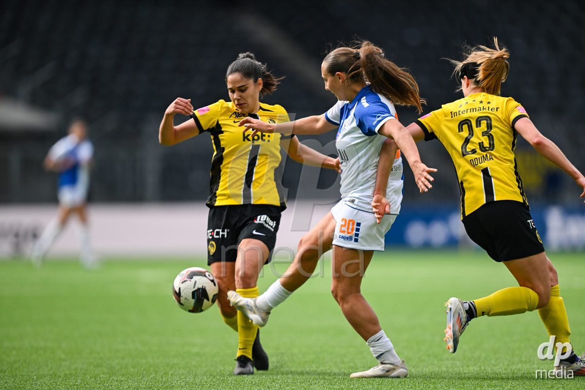 17/05/2025, Bern, Stadion Wankdorf, Women's Super League Final 2: BSC YB Frauen - GC Frauenfussball,  #26 Laura Frey (BSC YB Frauen) and #23 Wianda Ellen Douma (Young Boys) in duel with #20 Janina Egli (GC)