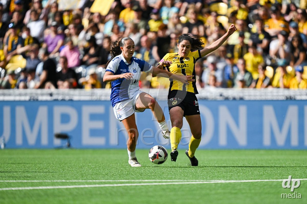17/05/2025, Bern, Stadion Wankdorf, Women's Super League Final 2: BSC YB Frauen - GC Frauenfussball,  #20 Janina Egli (Grasshopper Club Zurich, left) against #26 Laura Frey (BSC YB Frauen, right)