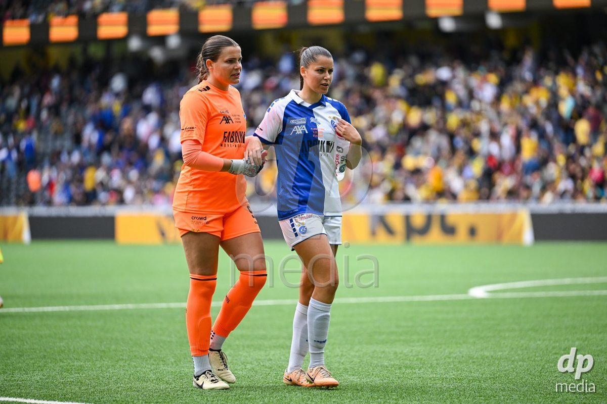 17/05/2025, Bern, Stadion Wankdorf, Women's Super League Final 2: BSC YB Frauen - GC Frauenfussball,  goalkeeper Lauren Kozal (Grasshopper Club Zurich, left) and #6 Luna Lemperiere (Grasshopper Club Zurich, right)