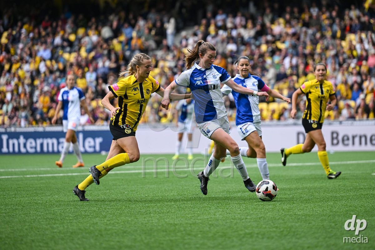 17/05/2025, Bern, Stadion Wankdorf, Women's Super League Final 2: BSC YB Frauen - GC Frauenfussball,  #4 Victoria Laino (Grasshopper Club Zurich) in duel with #12 Athena Kuehn (Young Boys)