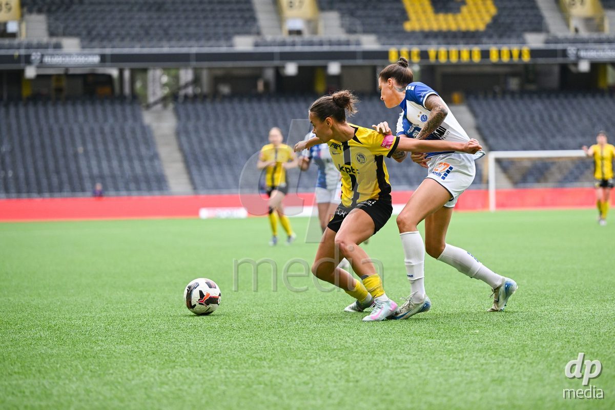 17/05/2025, Bern, Stadion Wankdorf, Women's Super League Final 2: BSC YB Frauen - GC Frauenfussball, #10 Iman Beney (Young Boys) in duel with #27 Melanie Muller (GC)