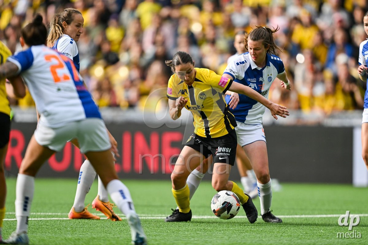17/05/2025, Bern, Stadion Wankdorf, Women's Super League Final 2: BSC YB Frauen - GC Frauenfussball, #13 Malaurie Granges (BSC YB Frauen) in duel with  #4 Victoria Laino (Grasshopper Club Zurich)