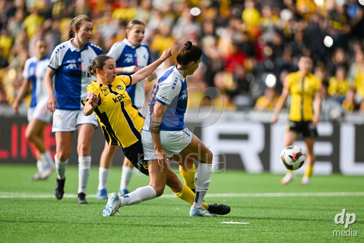 17/05/2025, Bern, Stadion Wankdorf, Women's Super League Final 2: BSC YB Frauen - GC Frauenfussball,  #13 Malaurie Granges (BSC YB Frauen) in duel with #27 Melanie Muller (GC)