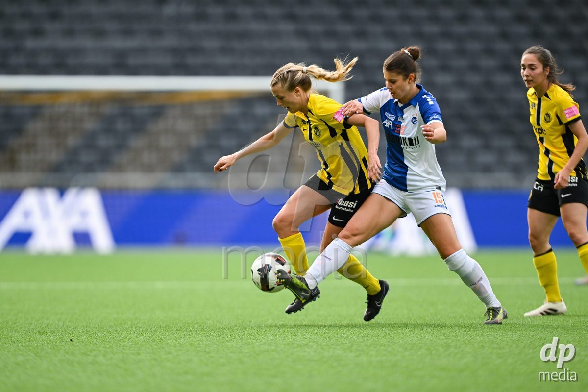 17/05/2025, Bern, Stadion Wankdorf, Women's Super League Final 2: BSC YB Frauen - GC Frauenfussball,  #12 Athena Kuehn (BSC YB Frauen, left) against #15 Noemi Ivelj (Grasshopper Club Zurich, right)