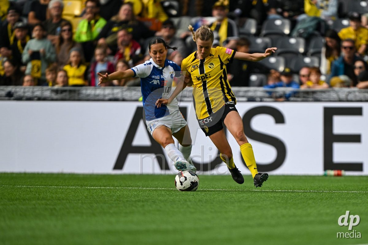 17/05/2025, Bern, Stadion Wankdorf, Women's Super League Final 2: BSC YB Frauen - GC Frauenfussball, #23 Noemie Potier (GC) in duel with #12 Athena Kuehn (Young Boys)