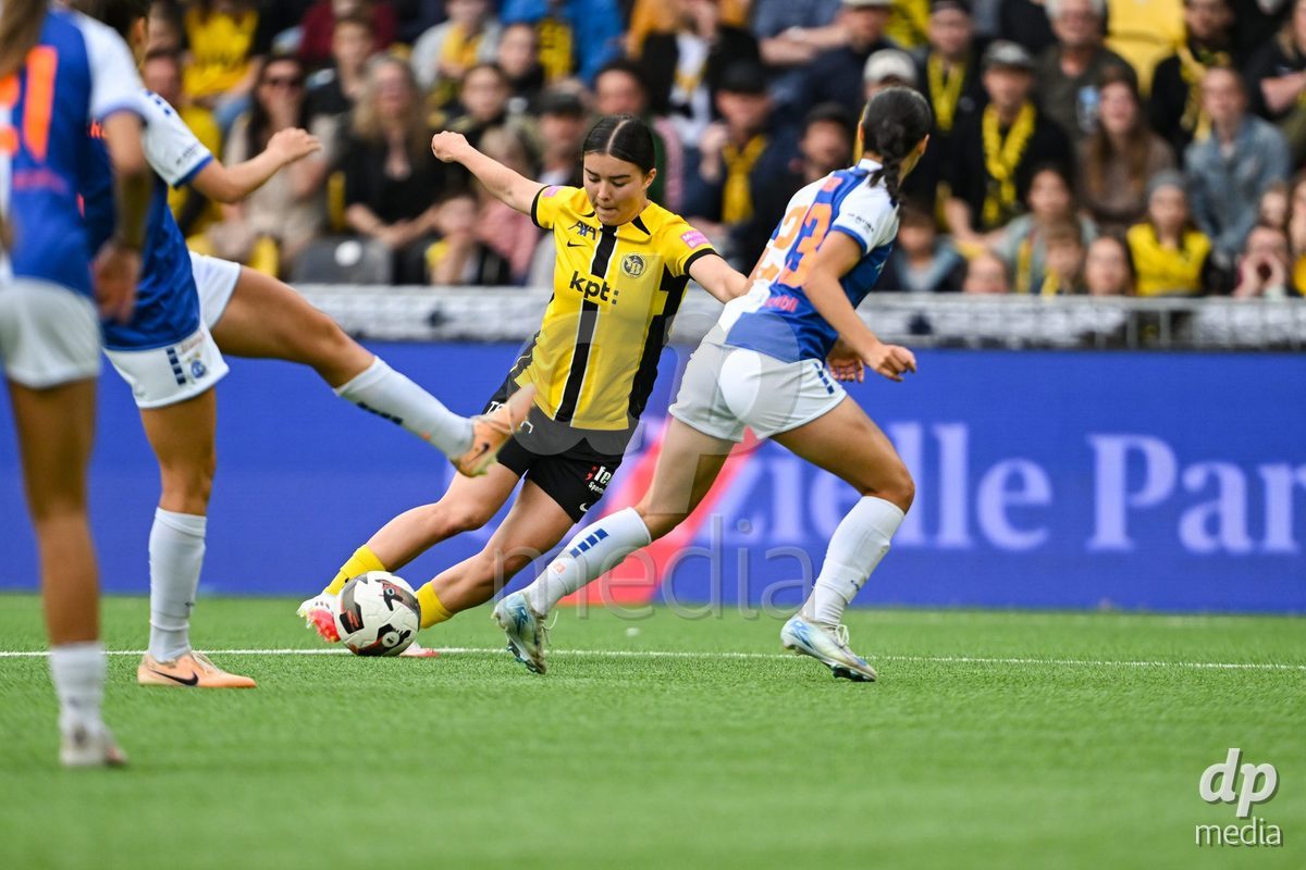 17/05/2025, Bern, Stadion Wankdorf, Women's Super League Final 2: BSC YB Frauen - GC Frauenfussball, #7 Naomi Luyet (Young Boys) in duel with #23 Noemie Potier (GC)