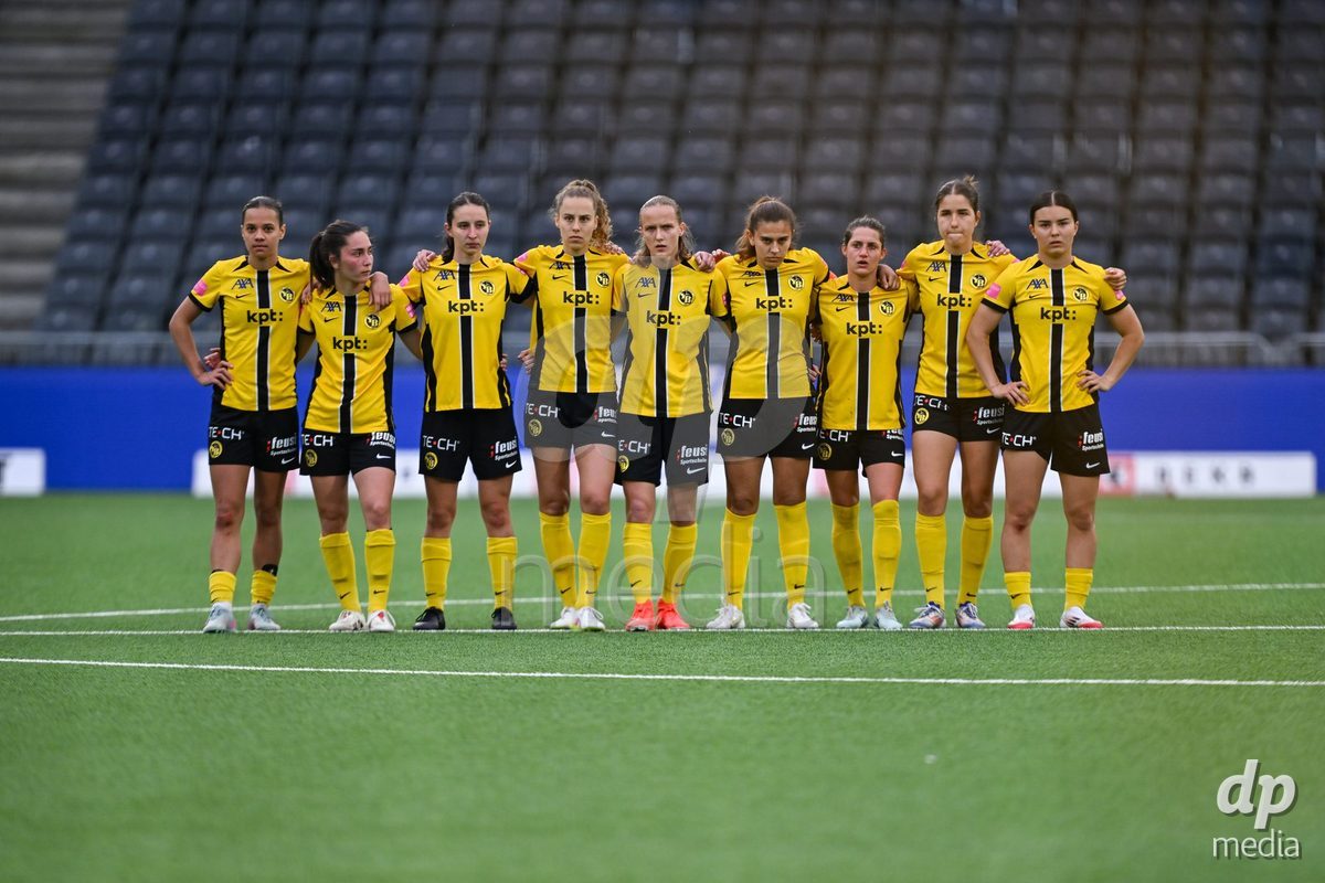 17/05/2025, Bern, Stadion Wankdorf, Women's Super League Final 2: BSC YB Frauen - GC Frauenfussball, players of BSC YB Frauen while the penalty shooting