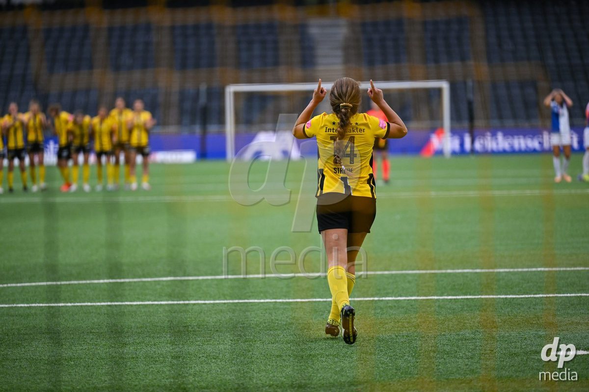 17/05/2025, Bern, Stadion Wankdorf, Women's Super League Final 2: BSC YB Frauen - GC Frauenfussball, #14 Courtney Aliza Strode (Young Boys) celebrates her penalty