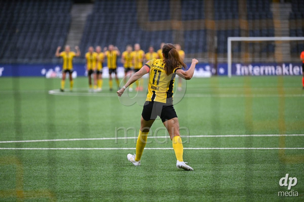 17/05/2025, Bern, Stadion Wankdorf, Women's Super League Final 2: BSC YB Frauen - GC Frauenfussball, #11 Stephanie Waeber (Young Boys) celebrates her penalty