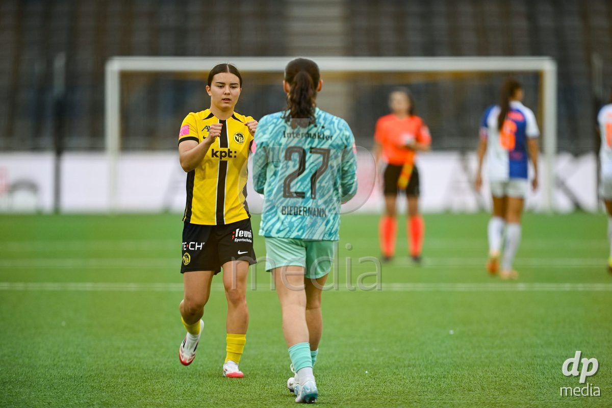 17/05/2025, Bern, Stadion Wankdorf, Women's Super League Final 2: BSC YB Frauen - GC Frauenfussball,  #7 Naomi Luyet (BSC YB Frauen) before her penalty with #27 Tamara Biedermann (Young Boys)