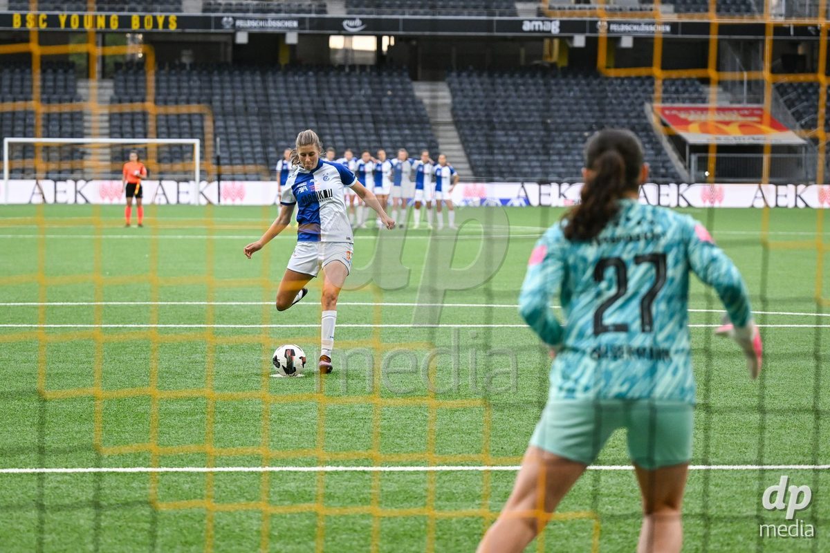 17/05/2025, Bern, Stadion Wankdorf, Women's Super League Final 2: BSC YB Frauen - GC Frauenfussball, #9 Geraldine Ess (GC) with her penalty