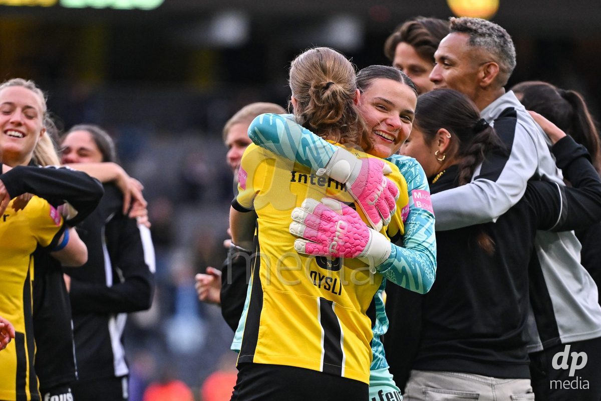 17/05/2025, Bern, Stadion Wankdorf, Women's Super League Final 2: BSC YB Frauen - GC Frauenfussball,  goalkeeper Tamara Biedermann (BSC YB Frauen, right) with #5 Bianca Dysli (Young Boys) after the game