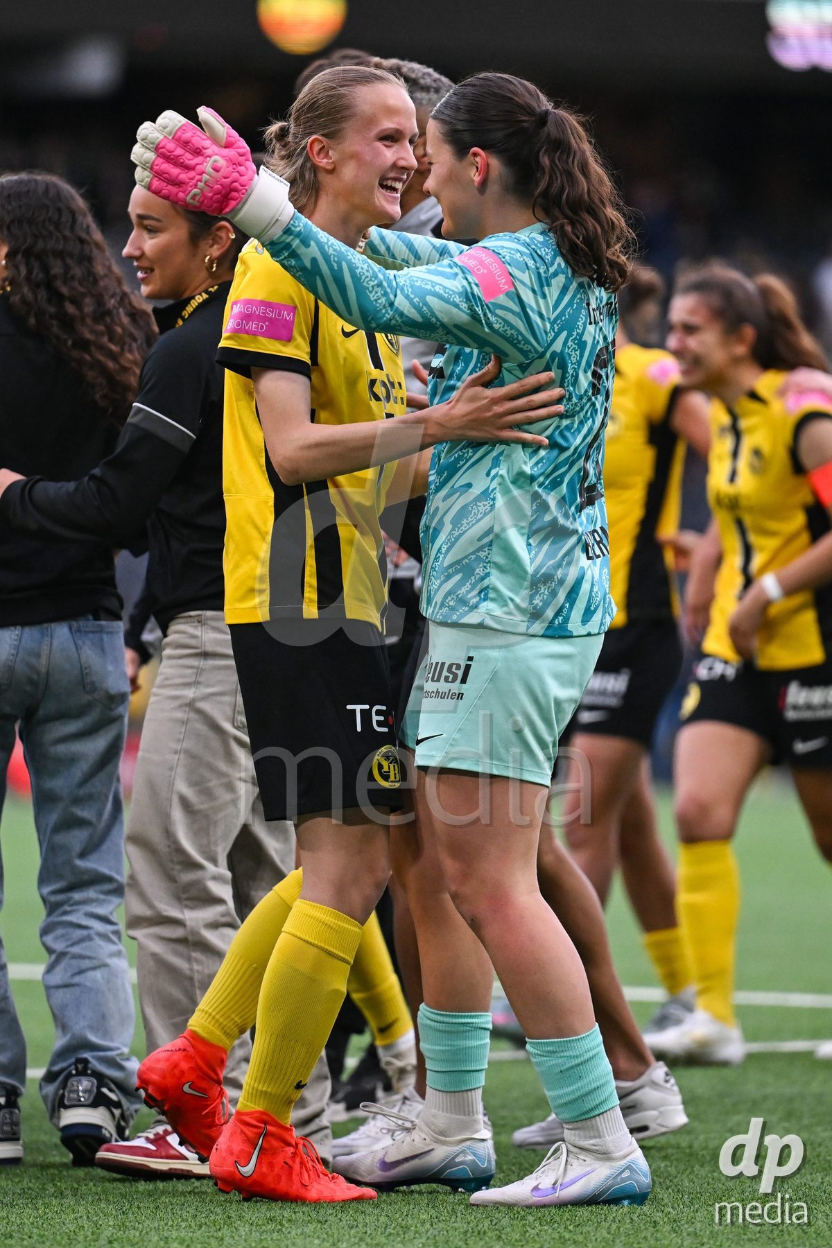17/05/2025, Bern, Stadion Wankdorf, Women's Super League Final 2: BSC YB Frauen - GC Frauenfussball,  #5 Bianca Dysli (BSC YB Frauen, right) and #14 Courtney Strode (BSC YB Frauen, left) after the game