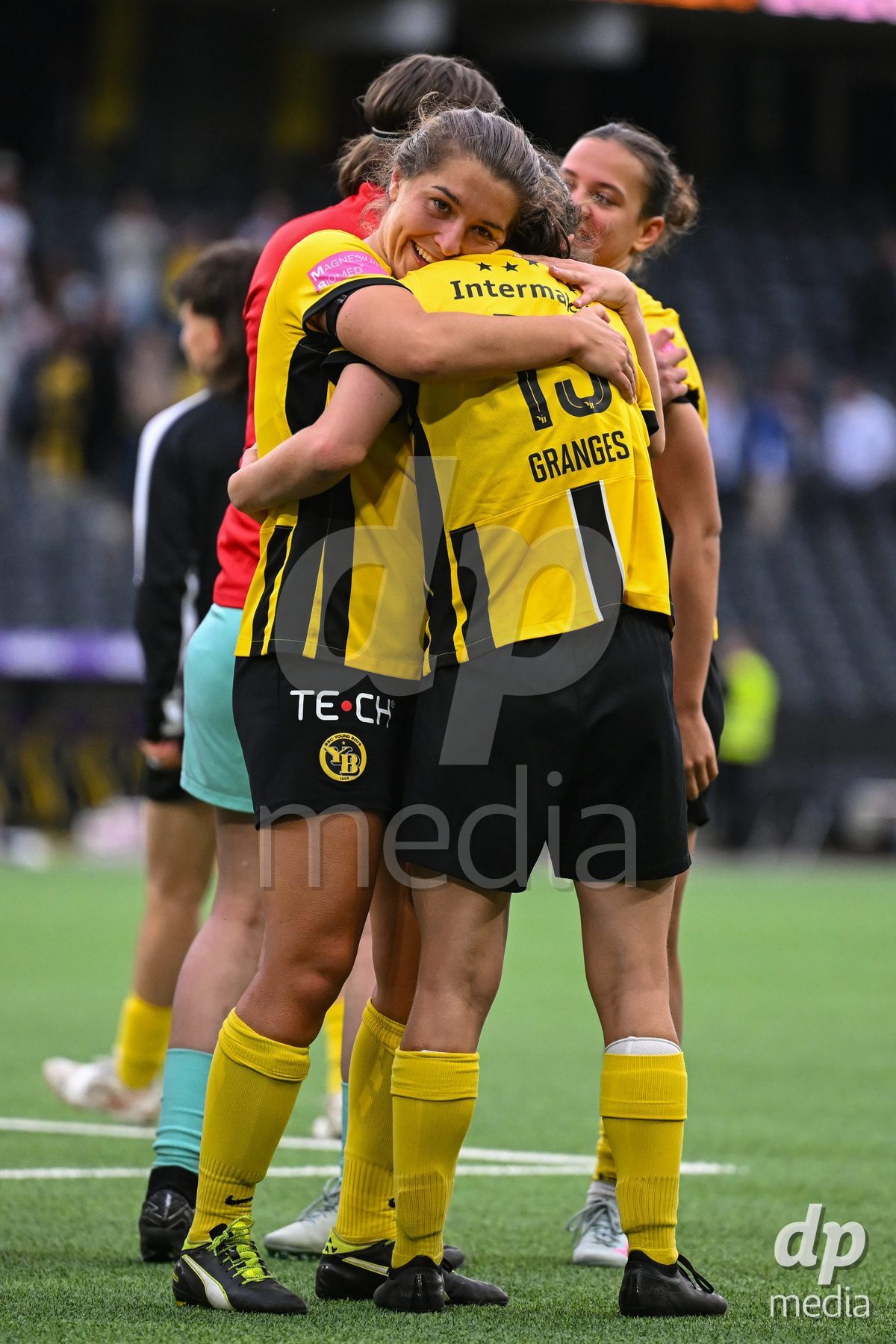 17/05/2025, Bern, Stadion Wankdorf, Women's Super League Final 2: BSC YB Frauen - GC Frauenfussball,  #14 Courtney Strode (BSC YB Frauen, right) and #28 Cristina Carp (BSC YB Frauen, left)