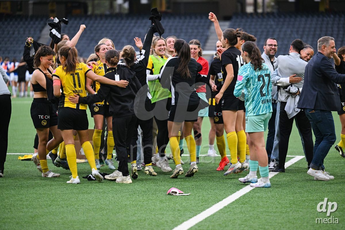 17/05/2025, Bern, Stadion Wankdorf, Women's Super League Final 2: BSC YB Frauen - GC Frauenfussball,  #16 Nicole Tiller (BSC YB Frauen), #19 Audrey Remy (BSC YB Frauen), #20 Noa Scharz (BSC YB Frauen), #18 Wibke Meister (BSC YB Frauen), #5 Bianca Dysli (BSC YB Frauen) after the game