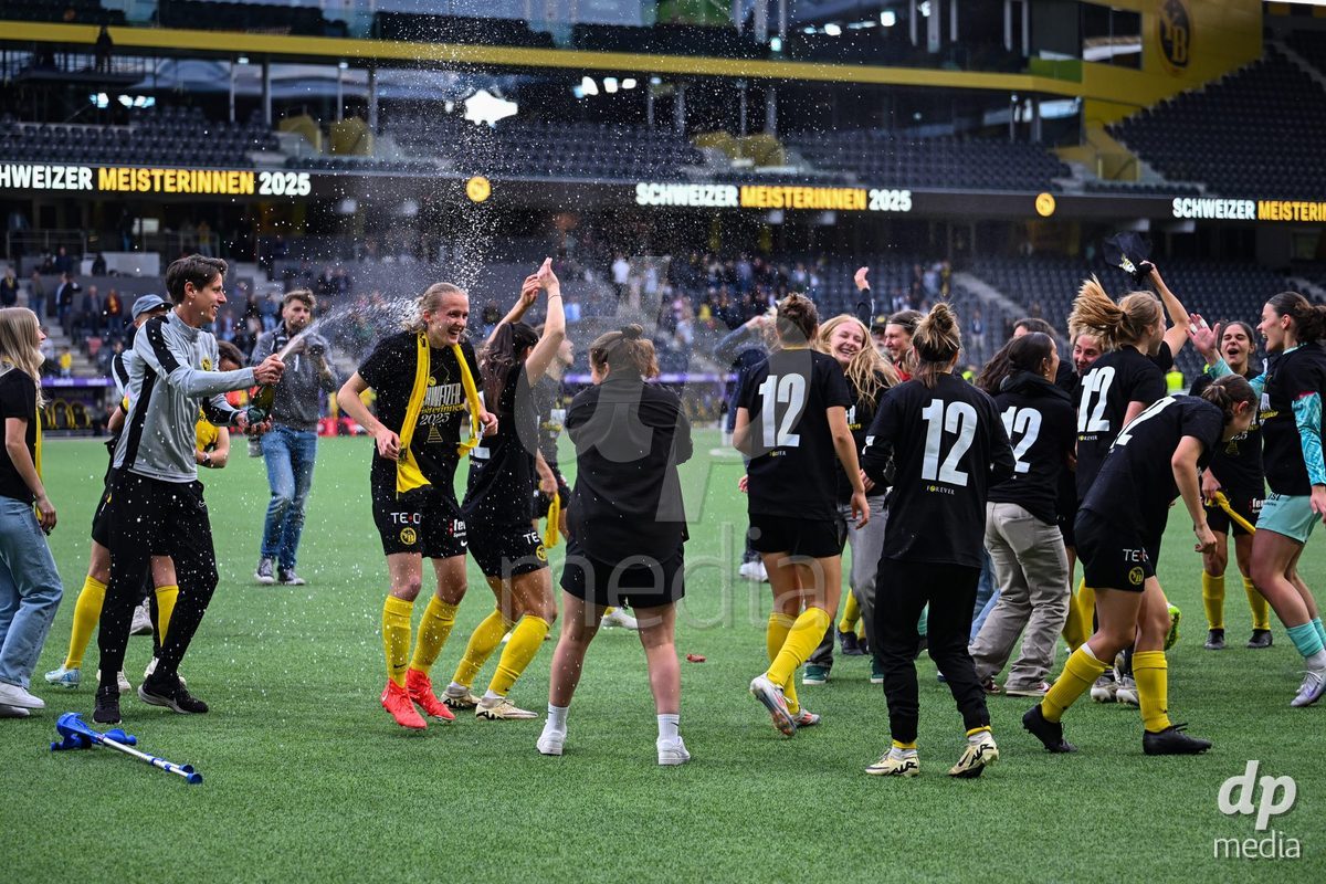 17/05/2025, Bern, Stadion Wankdorf, Women's Super League Final 2: BSC YB Frauen - GC Frauenfussball, BSC YB Frauenfussball after the game