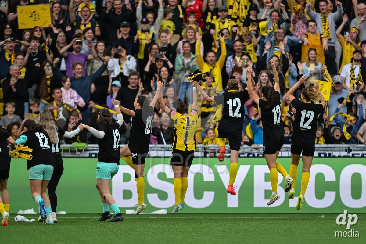 17/05/2025, Bern, Stadion Wankdorf, Women's Super League Final 2: BSC YB Frauen - GC Frauenfussball, players of BSC YB Frauen after the game in front of the fans