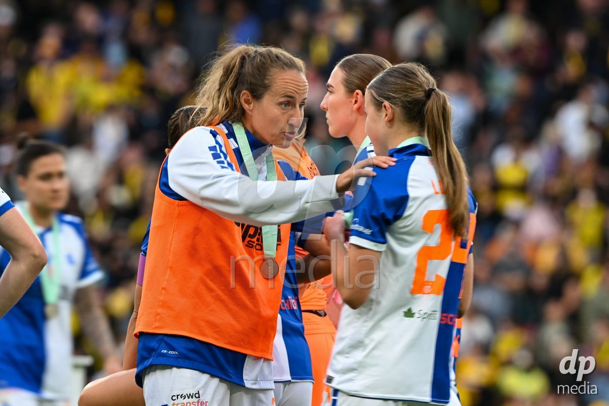 17/05/2025, Bern, Stadion Wankdorf, Women's Super League Final 2: BSC YB Frauen - GC Frauenfussball,  #32 Tamar Dongus (Grasshopper Club Zurich) in talk with #24 Giulia Looser (GC) after receiving the medal