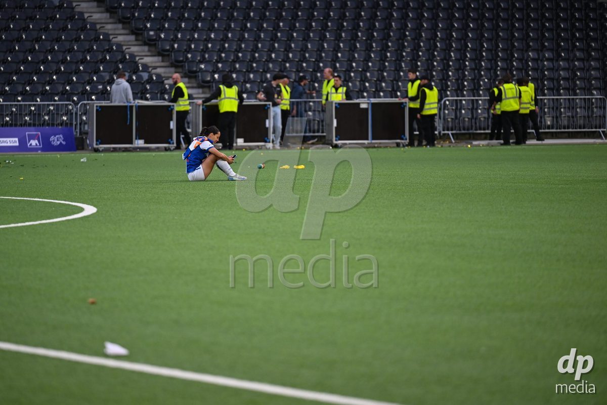 17/05/2025, Bern, Stadion Wankdorf, Women's Super League Final 2: BSC YB Frauen - GC Frauenfussball, player of GC Freuenfussball after the game on the pitch