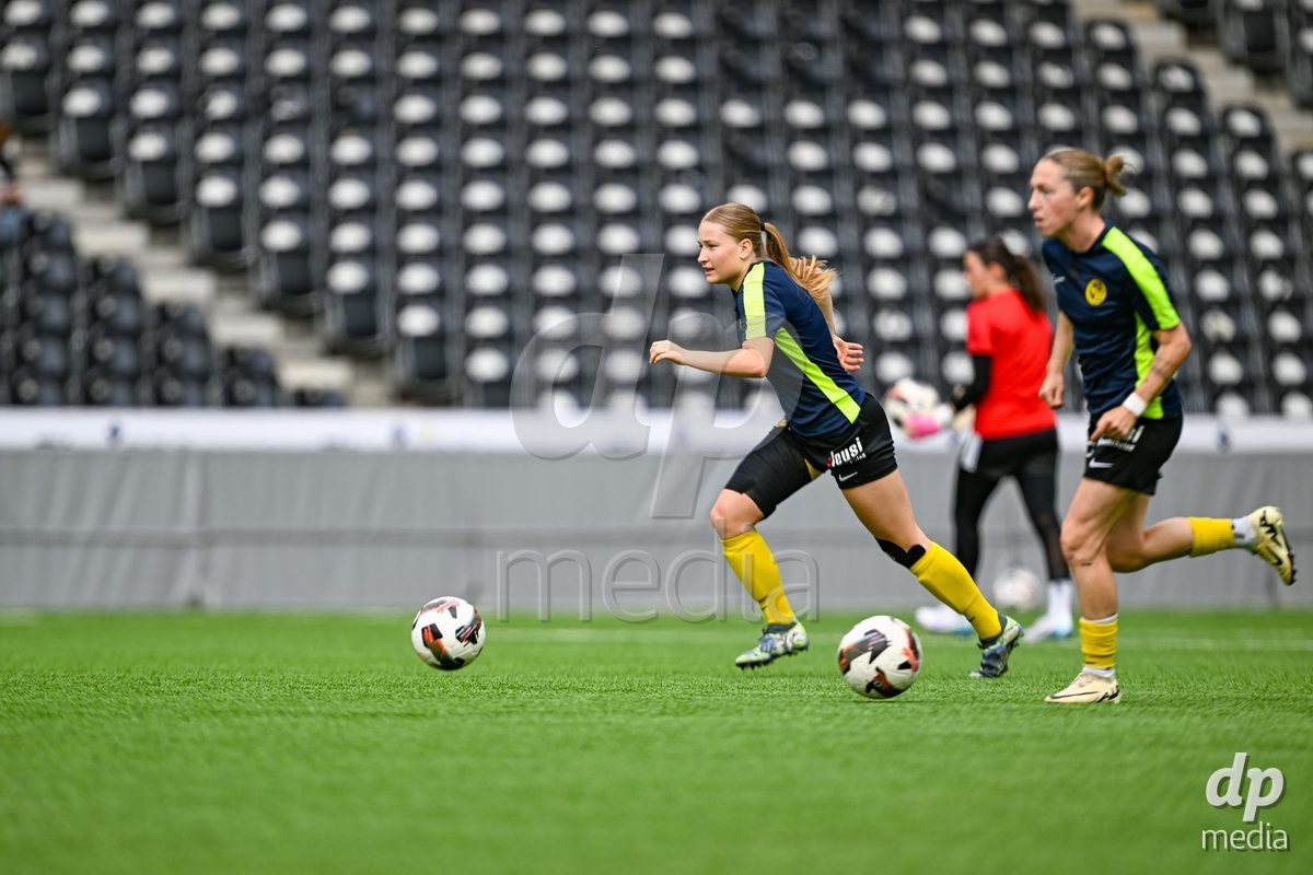 Noa Linn Munger (8 Young Boys) before the Axa Womens Super League Football game between BSC Young Boys Frauen and FC Zürich Frauen at Wankdorf Stadium in Bern, Switzerland.