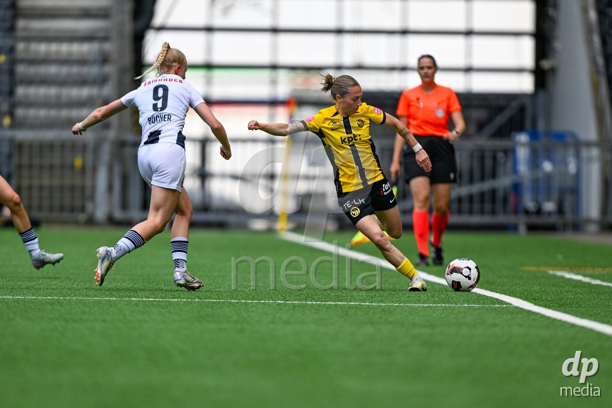 Lisa Josten (24 Young Boys) in action against #9 Chiara Bucher (9 Zurich) during the Axa Womens Super League Football game between BSC Young Boys Frauen and FC Zürich Frauen at Wankdorf Stadium in Bern, Switzerland.