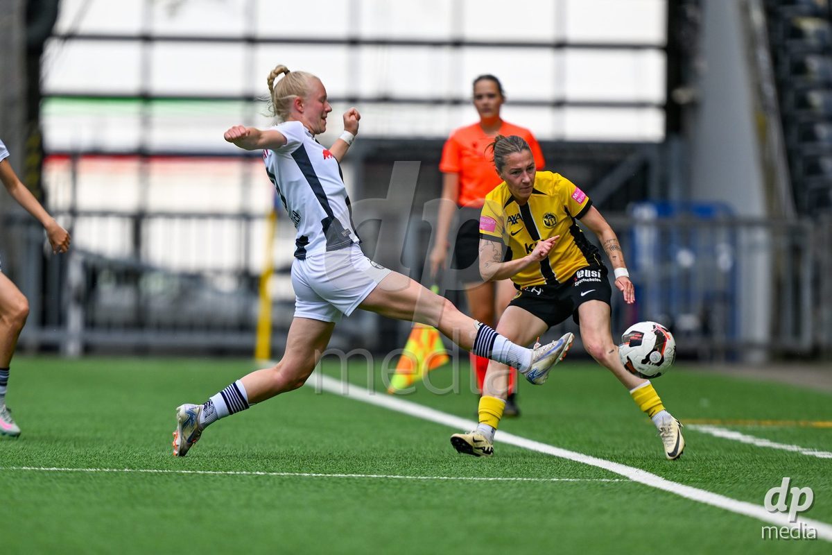 Lisa Josten (24 Young Boys) in action against #9 Chiara Bucher (9 Zurich) during the Axa Womens Super League Football game between BSC Young Boys Frauen and FC Zürich Frauen at Wankdorf Stadium in Bern, Switzerland.