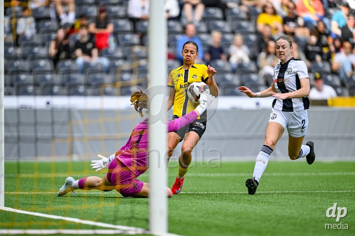 Big chance for Iman Beney (Young Boys) against Noemi Benz (1 Zurich) and Briana Eads (2 Zurich) during the Axa Womens Super League Football game between BSC Young Boys Frauen and FC Zürich Frauen at Wankdorf Stadium in Bern, Switzerland.